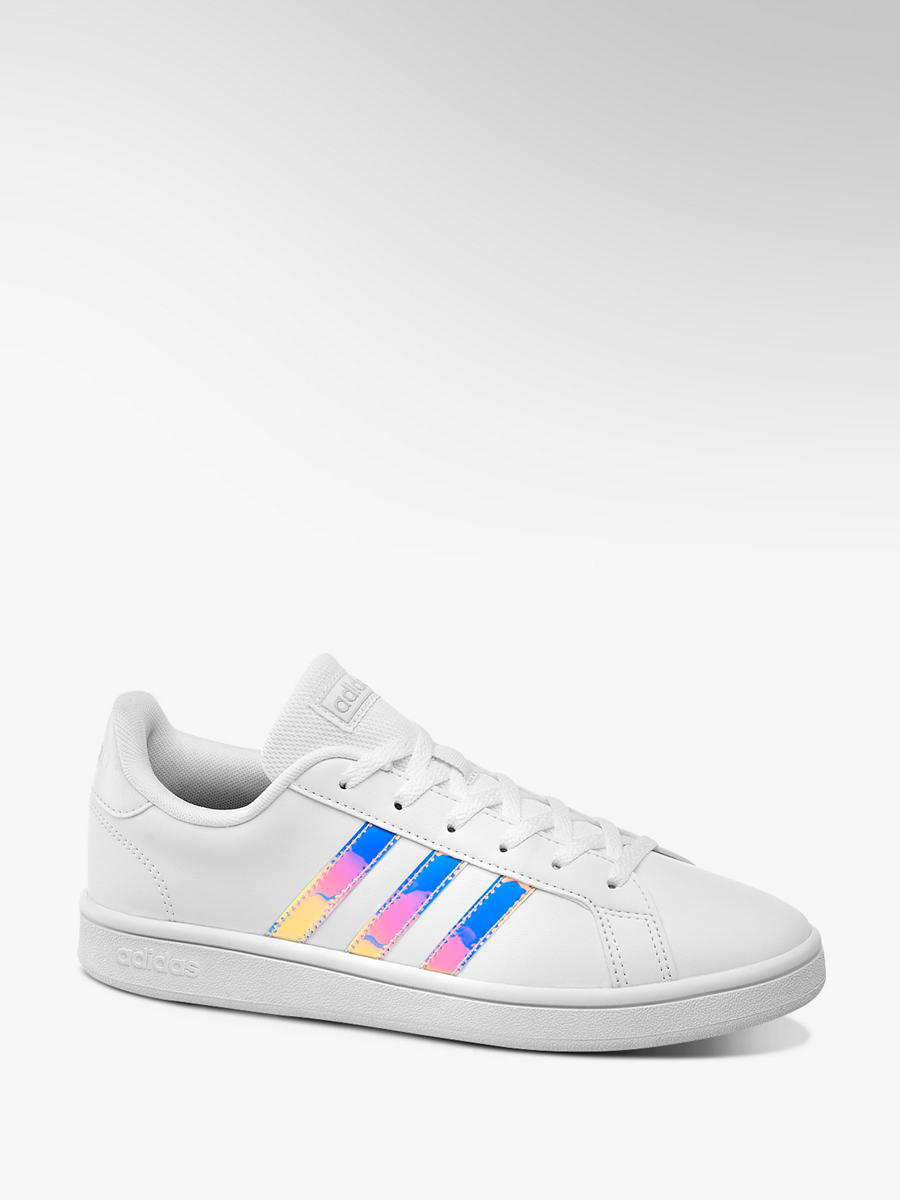 Sneaker GRAND COURT BASE SHINY HOLOGRAPHIC von adidas in Sneaker GRAND COURT BASE SHINY HOLOGRAPHIC von adidas in